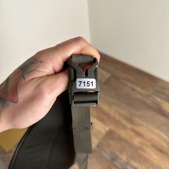 The North Face Electra Sling S Bag Military Green Hiking Fishing - Picture 9 of 9